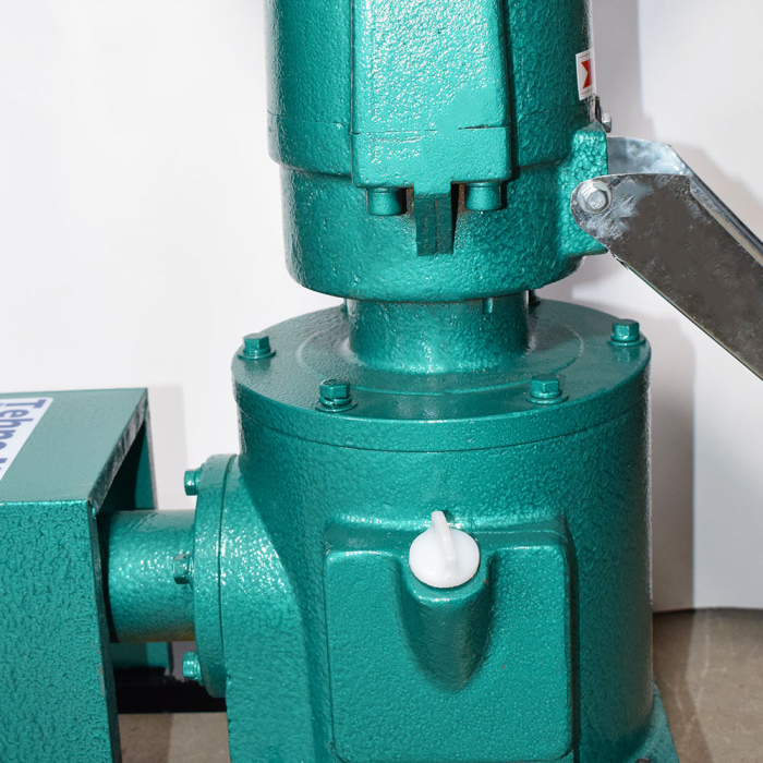 Granulator Furaje KL-120 motor 3kw/1500 RPM/230V/80kg/h cu 3 matrite [8]
