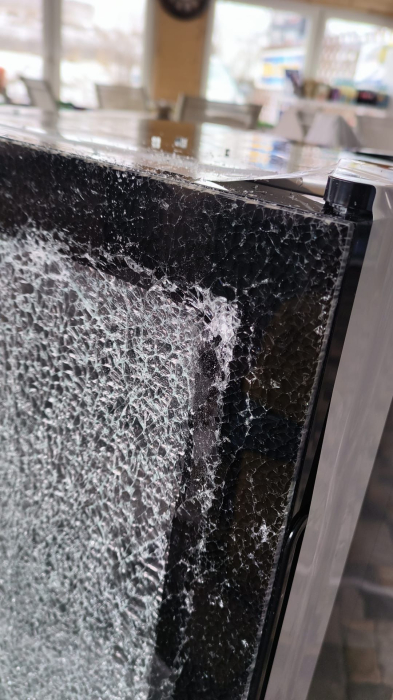 Frigider pentru bauturi, SECOND HAND (geam spart), sendvisuri, capacitate 93 L, lumina LED, Negru, HEINNER [3]