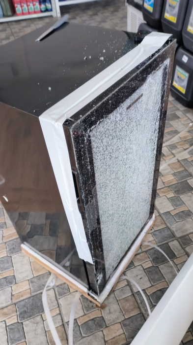 Frigider pentru bauturi, SECOND HAND (geam spart), sendvisuri, capacitate 93 L, lumina LED, Negru, HEINNER [4]