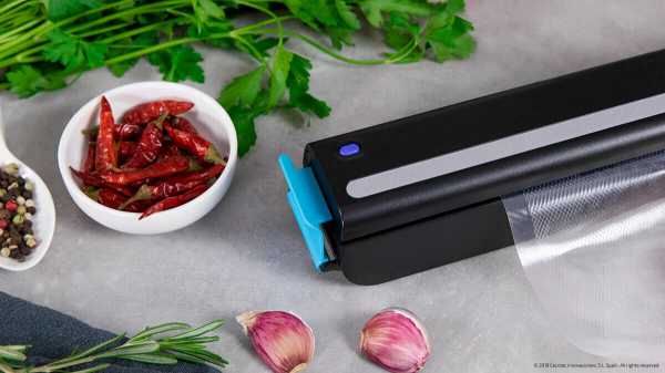 Aparat de vidat Cecotec FoodCare SealVac 600 Easy, 85 W, Presiune vid 0.6 bar, Vidare rapida ~10 secunde, Iluminare LED, Design compact, Silentios, Negru/Albastru [5]