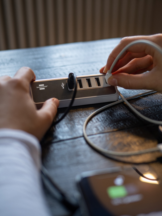 Prelungitor Brennenstuhl Estilo 4x USB-A, 1x USB C, Inox, 4.2A, Argintiu-Alb [8]