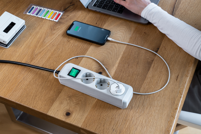 Adaptor incarcator USB Brennenstuhl, 2.4A [4]
