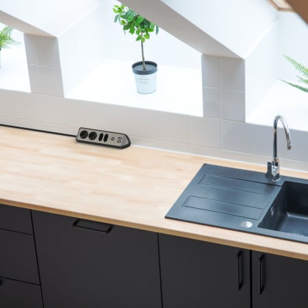 Prelungitor pentru perete/colt Brennenstuhl Estilo 4 prize, 2 USB, 3.1 A, 2m Inox, Adeziv inclus, Argintiu-Negru [10]