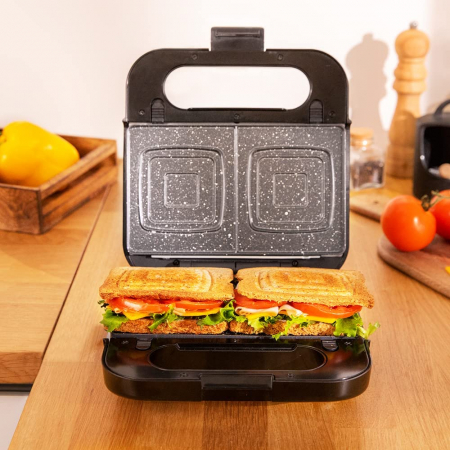 Sandwich maker Adler AD 3040 5 in 1 cu functie grill, 2 tipuri sandwich, vafe si preparare nuci, protectie supraincalzire [1]