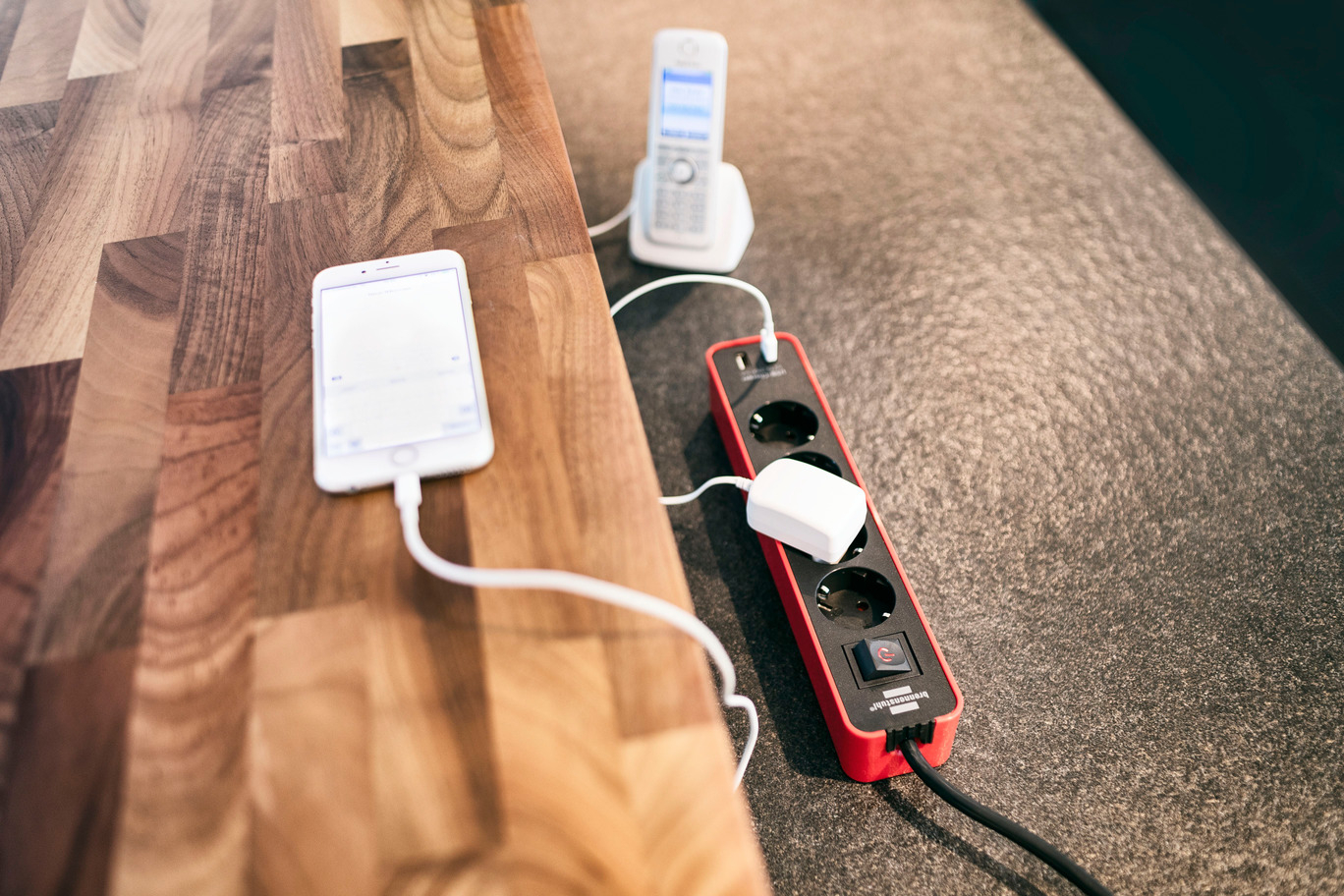 Prelungitor Brennenstuhl Ecolor roșu-negru cu 4 prize și 2 USB-A [5]