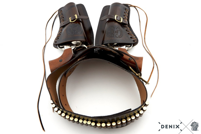 Centură de cowboy cu cartușe și două tocuri [2]