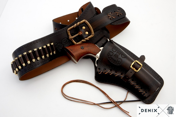 Centură de cowboy cu cartușe și un toc [2]