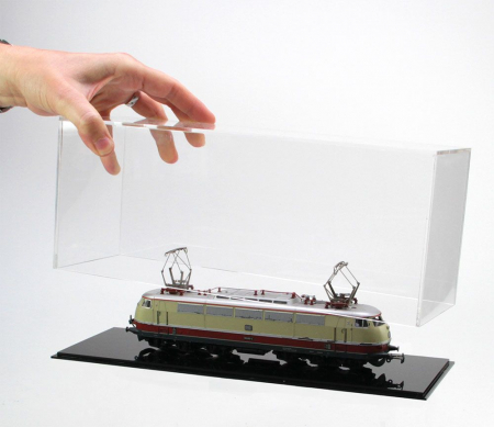 Showcase displaying models with a scale of 1:18 - Maxi-5299 [1]