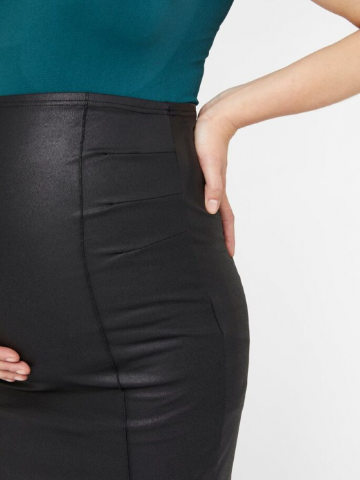 fusta-gravide-aspect-cerat-mamalicious-luna-coated [7]