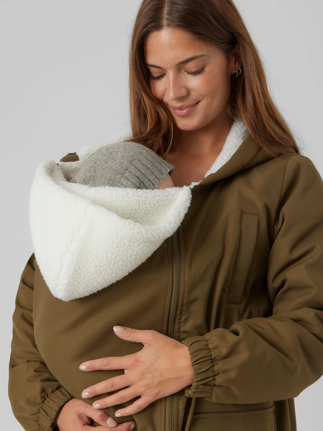 geaca-gravide-si-babywearing-3in1-mamalicious-linse [1]