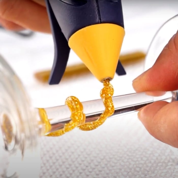 Rapid EG130 Low Temp glue gun Deko Kit, 5 silver & 5 gold glue sticks included, 130⁰C, 100W, output 80 g/h, 5000445 [3]