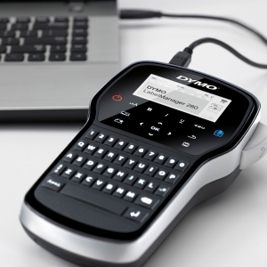 Set Aparat etichetat Dymo LabelManager 280, conectare USB si 1 x banda etichete originale Dymo LabelManager D1 12mm x 7m, negru/alb S0968920 S0968950 S0968960 S07205304