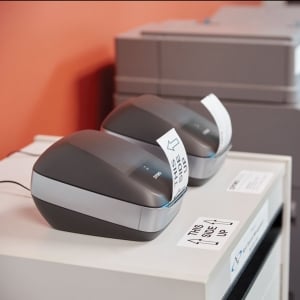 Imprimanta termica etichete DYMO LabelWriter Wireless, conectare PC, S02000931 si 1 rola etichete LabelWriter Durable 25mmx54mm, plastic DY2112283 pentru inventariere, coduri bare, curierat6