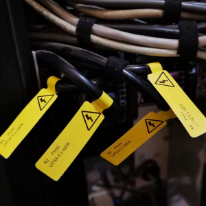 Etichete stegulet F pentru cabluri 25 x 30mm + 40mm galben, polipropilena, pentru imprimanta M110/M200, 100 buc/rola9