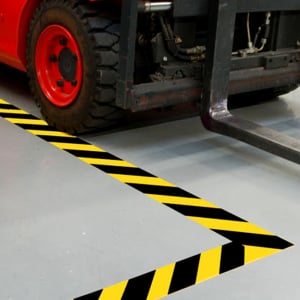 Banda marcare/protectie, 2 culori, 3M 766i vinil, galben/ negru, 50mm x 33m 70006299831 [1]