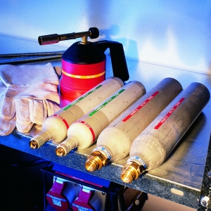 Set Aparat embosat DYMO Omega si in total 4 role etichete Omega, DY12748 S071793019