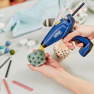 Rapid BGX7 cordless Glue Gun, 7mm glue stick, 20 seconds Heats, output 150 g/h, micro-USB charger included 50014013