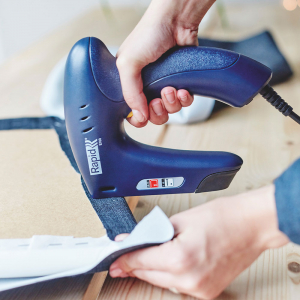 Rapid E100 Lightweight Electric Staple and Nail Gun for Small DIY Projects, Ergonomic Design, dual magazine, staples 53/6-14mm, nails 8/15mm 50005782