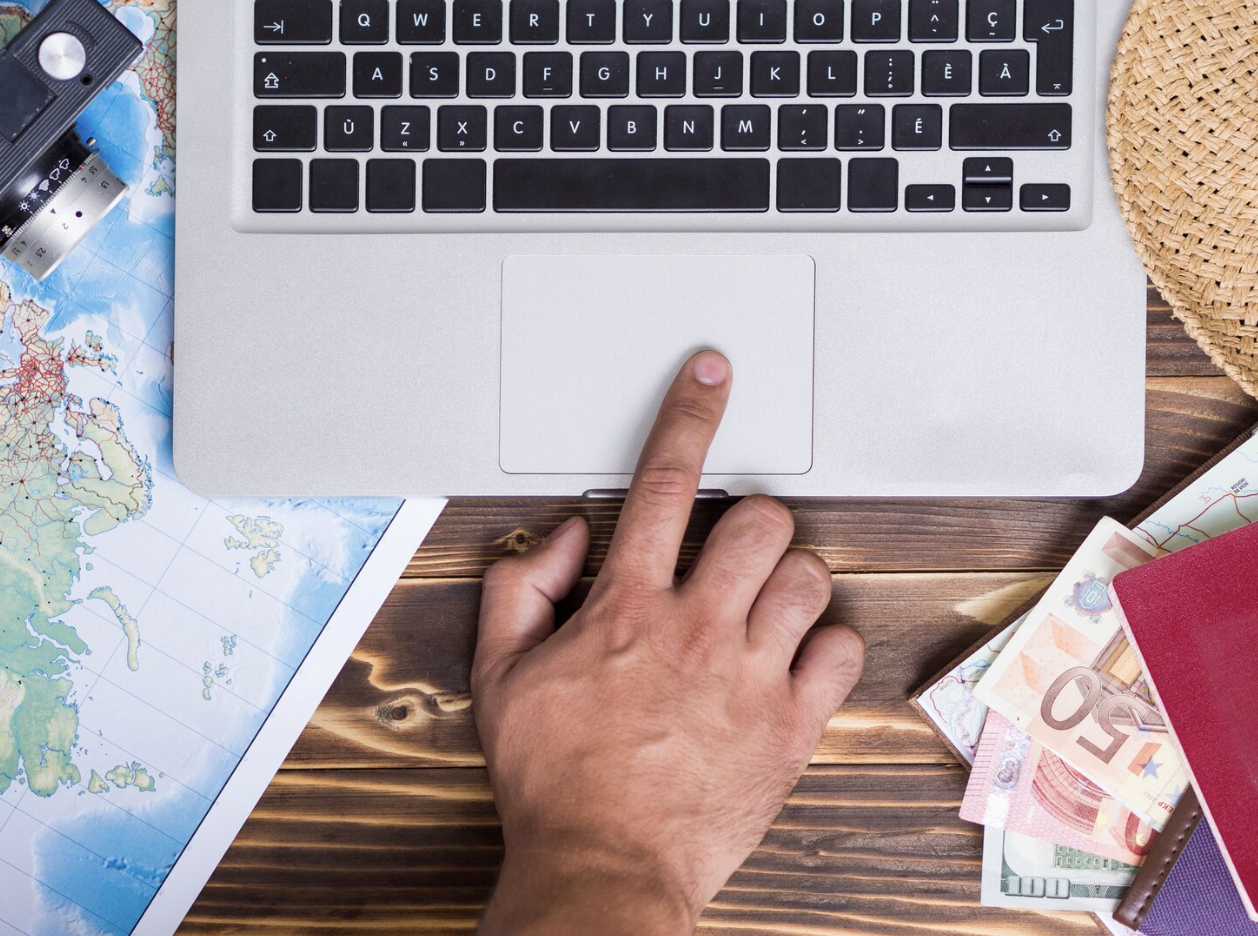 Ce verifici înainte să folosești o platformă străină nouă
