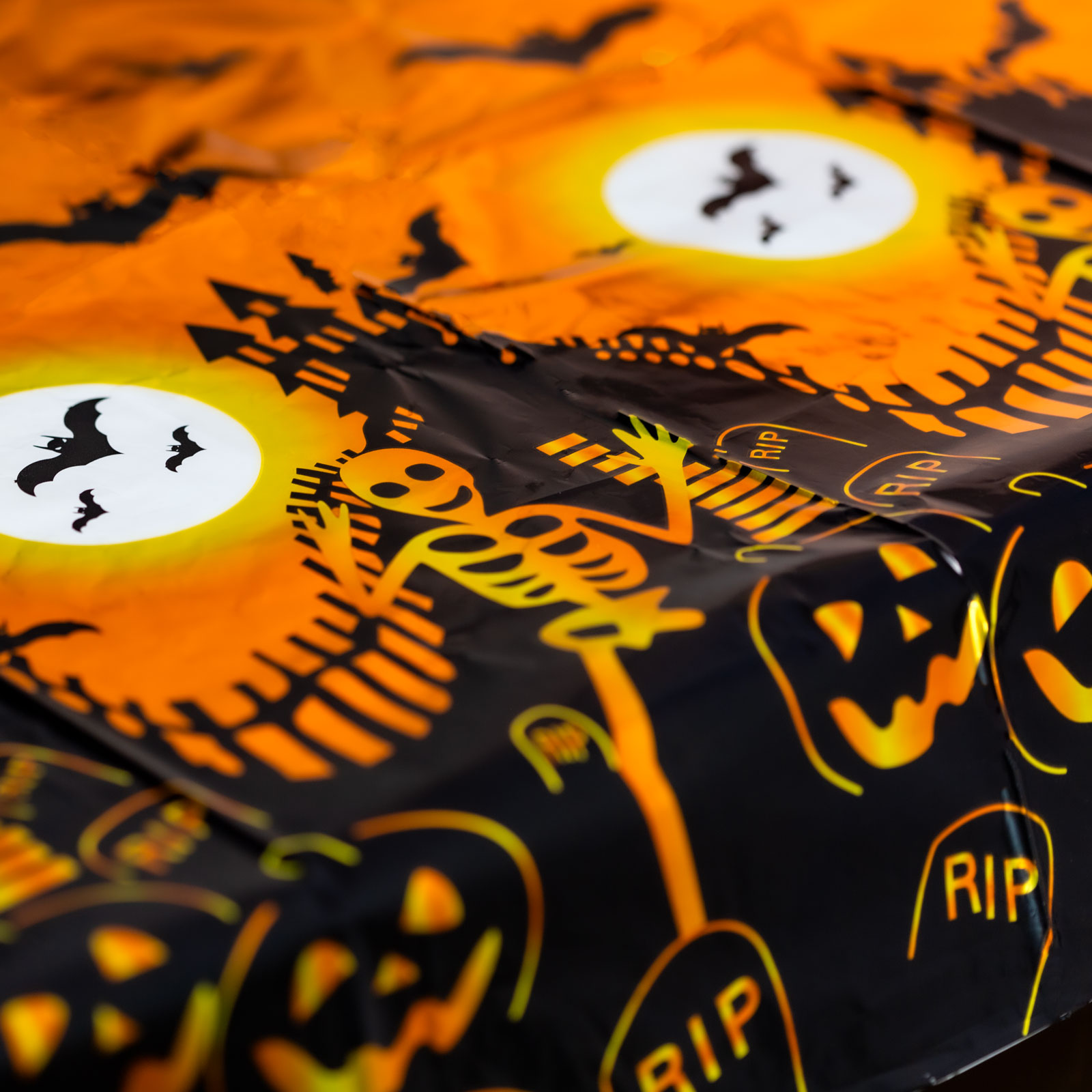 Față de masă de Halloween - aluminiu - 137 x 183 cm - piatră funerară [0]