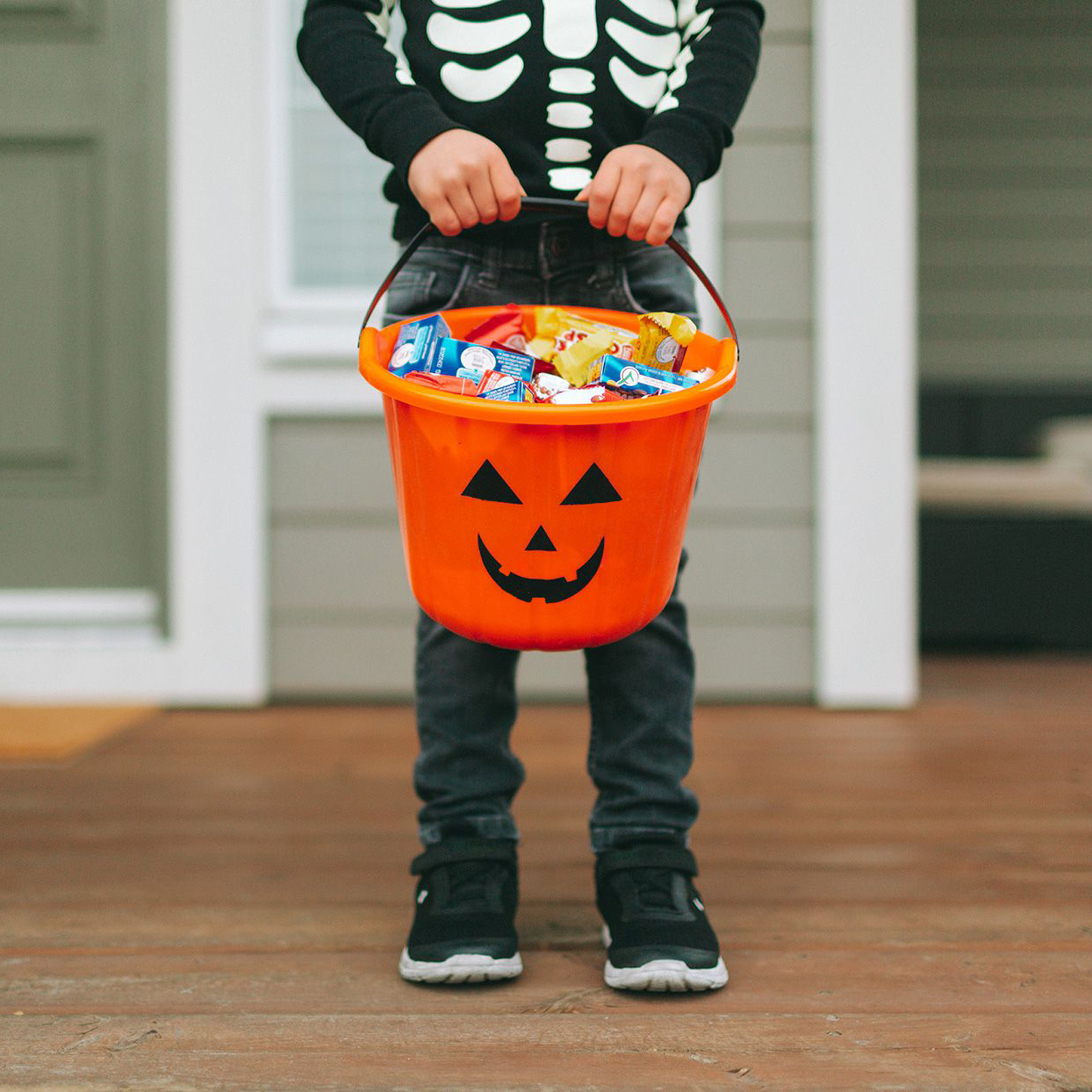 Găleată material plastic de Halloween - model dovleac - 20 x 15 cm [1]