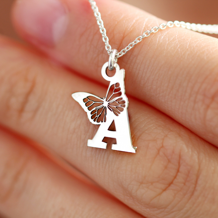 Colier personalizat cu litera si fluturas din argint 925 placat cu aur roz [3]