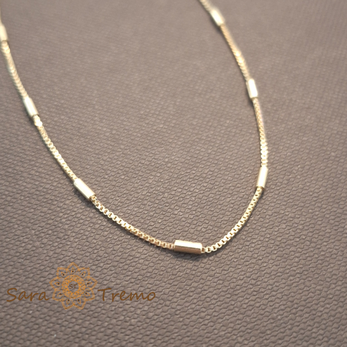 Brățara „Axis” – rafinament geometric în aur 18K [2]