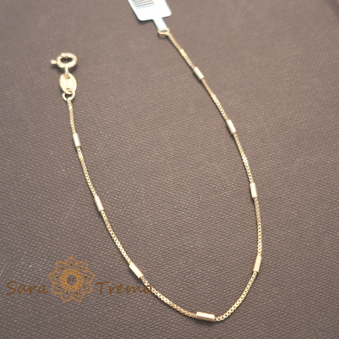 Brățara „Axis” – rafinament geometric în aur 18K [1]