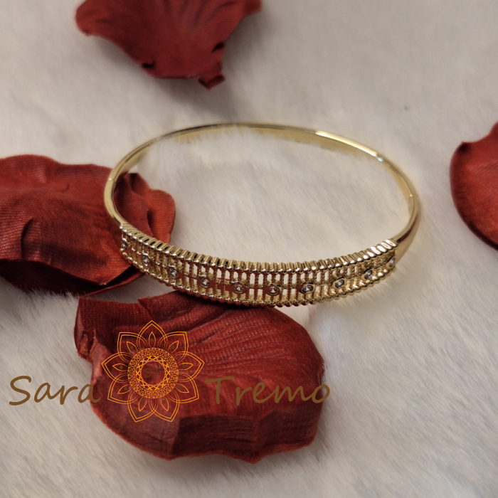 Bratara Regina Serii – fixa, cu cristale si textura couture, placata aur 14K [7]