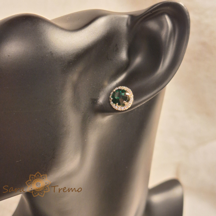 Cercei clasici placați cu aur – floare elegantă cu zirconia verde, model cu tijă [2]