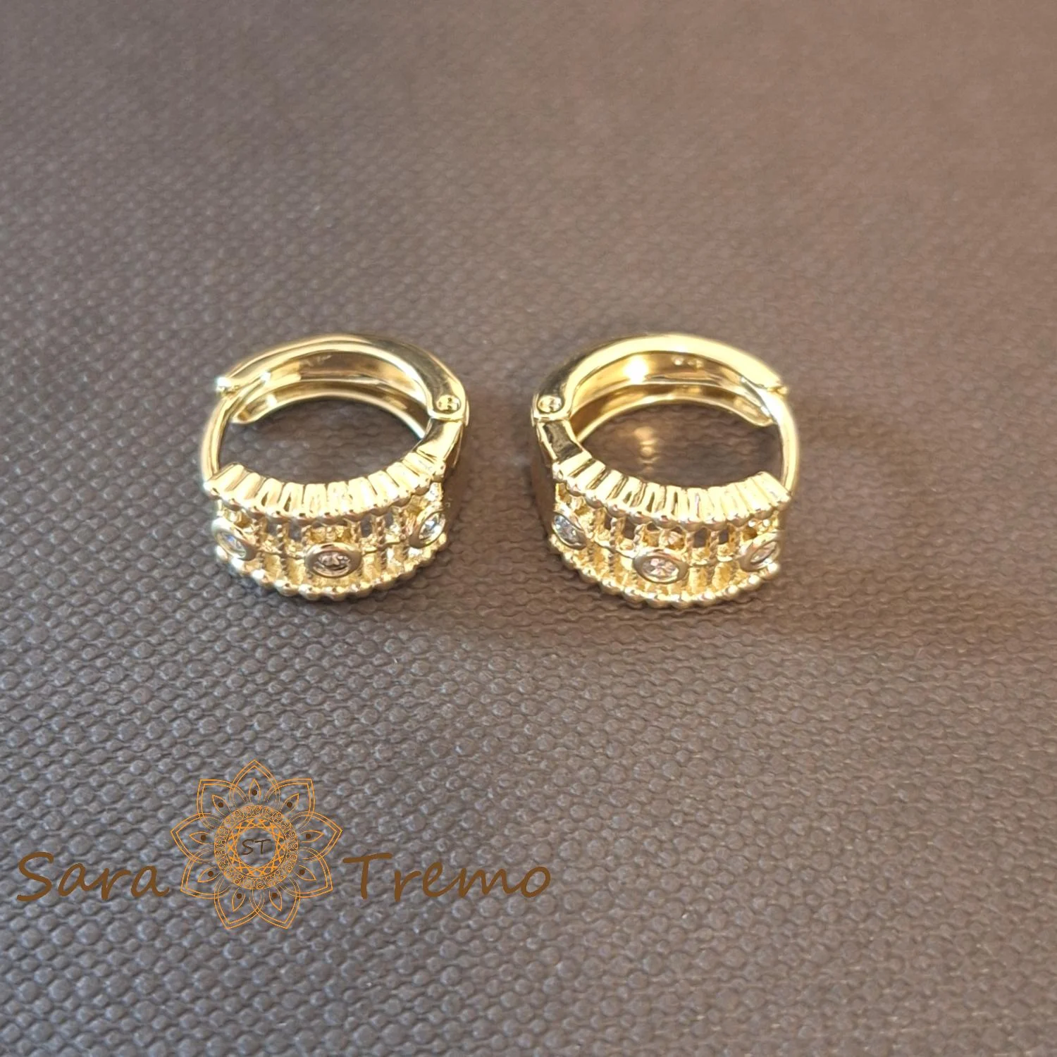 Cercei Aura Finului – Creole mici cu cristale zirconia placate 14K 1 cm [3]