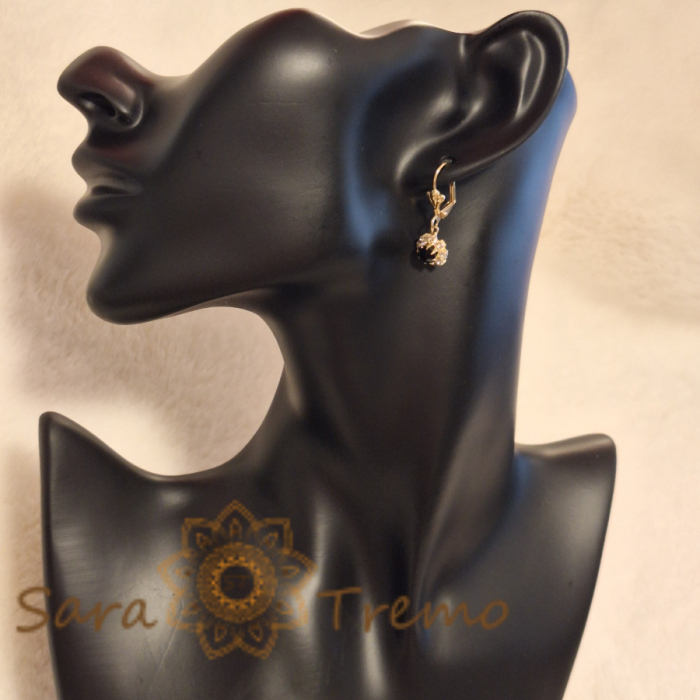 Cercei placati cu aur 18K, cristale zirconia negru-albe în formă de floare [3]