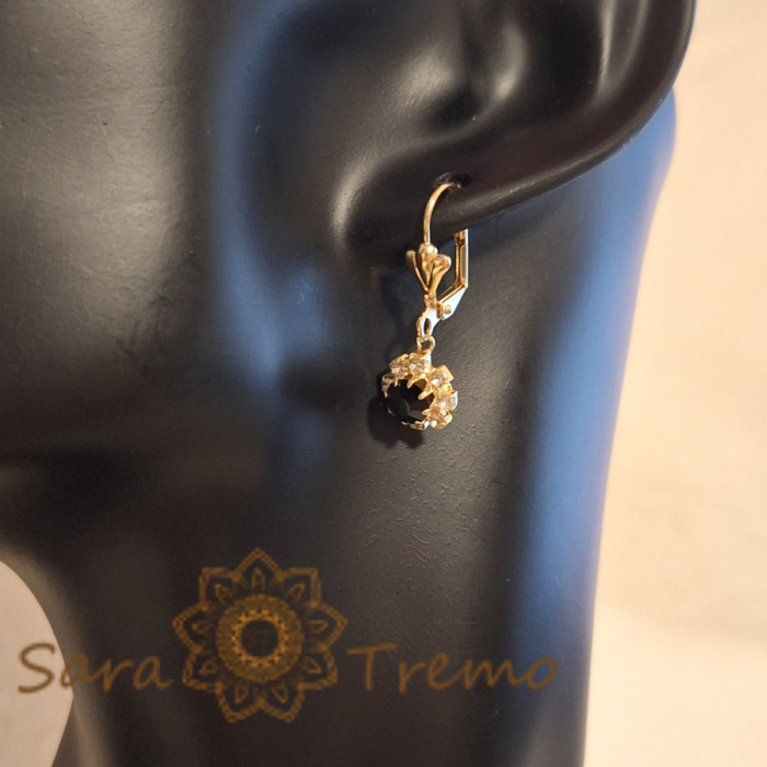 Cercei placati cu aur 18K, cristale zirconia negru-albe în formă de floare [5]