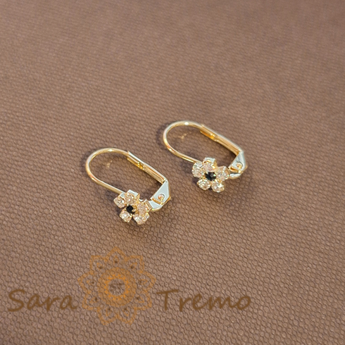 Cercei placati cu aur 18K, decor floral cu cristal zirconia negru și cristale albe [1]