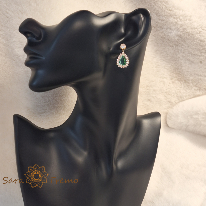 Cercei placați cu aur – model elegant cu cristal verde central [5]