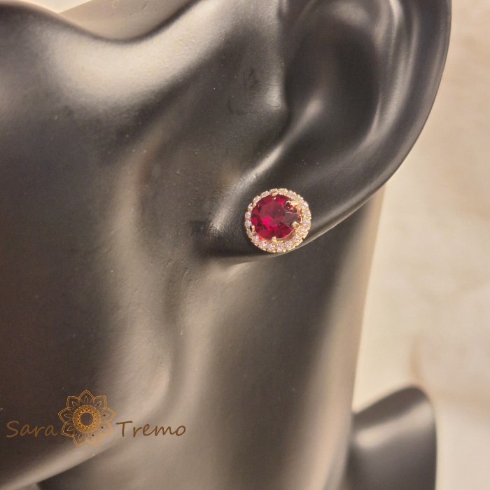 Cercei clasici placați cu aur – floare elegantă cu zirconia roșu, model cu tijă [6]
