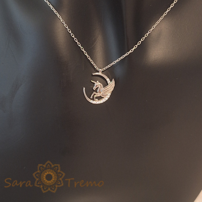 Inorog înaripat ce zboară în jurul Lunii - colier argint [4]
