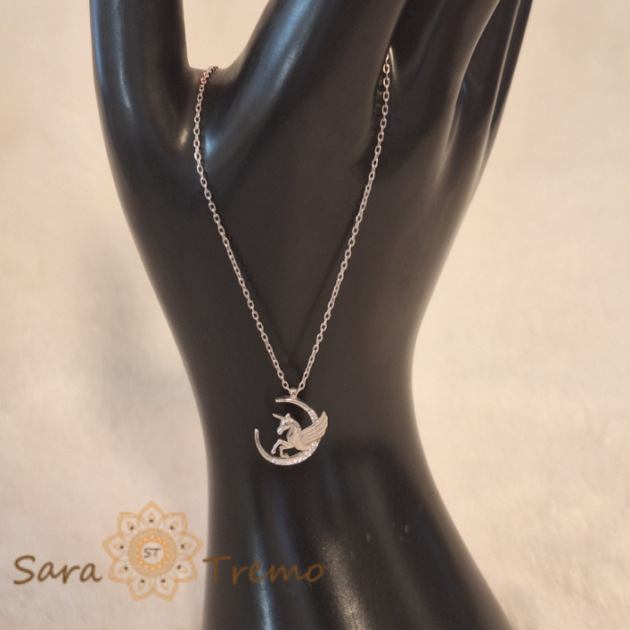 Inorog înaripat ce zboară în jurul Lunii - colier argint [6]