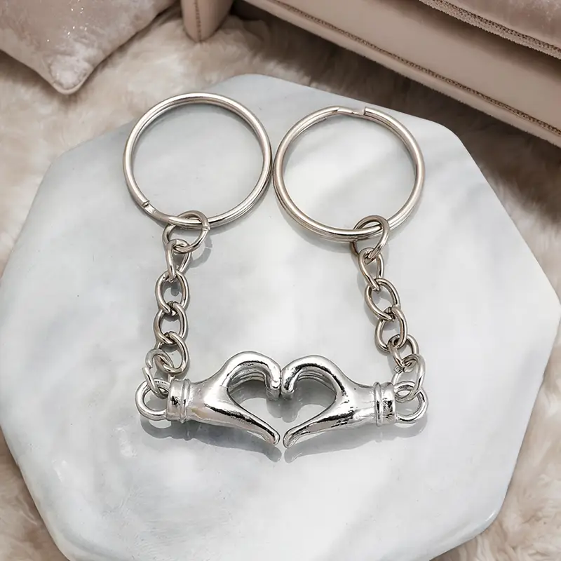 Set brelocuri cu magneți – două palme care se atrag și formează o inimă [3]