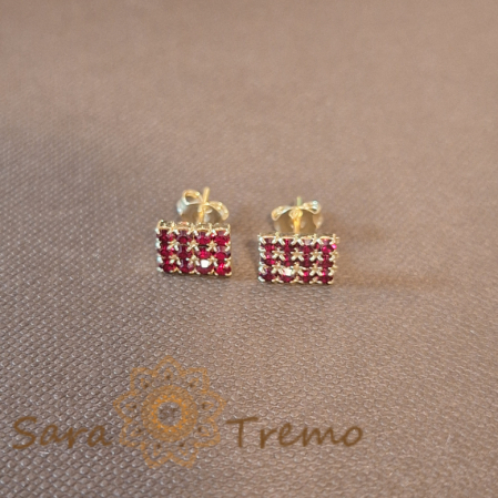 Cercei pe Lobul Urechii cu Cristale Zirconia Roșii și Închidere Fluturaș [0]