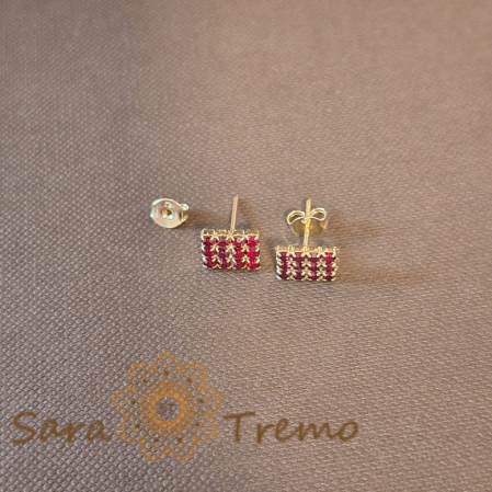 Cercei pe Lobul Urechii cu Cristale Zirconia Roșii și Închidere Fluturaș [2]