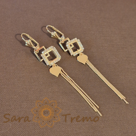 Cercei - Cercei Lung Placati cu Aur, Design Geometric și Charm Inimioară - 8 cm