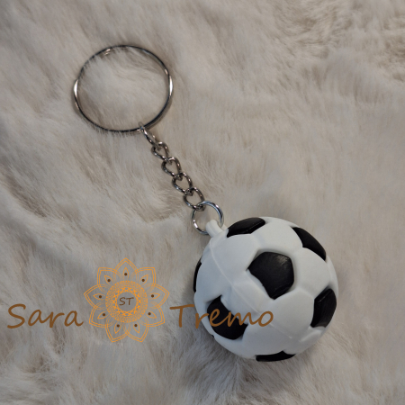 Brelocuri personalizate - Breloc cu minge de fotbal