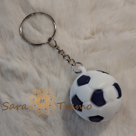 Brelocuri personalizate - Breloc cu minge de fotbal