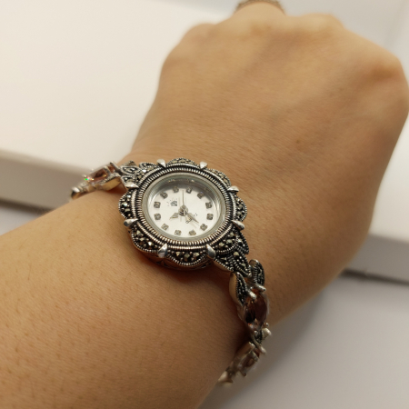 Ceas din argint masiv Serenity cu piatra naturală Zultamit și pietricele naturale marcasite [1]