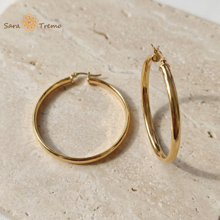 Cercei Aurelia – cercei rotunzi mari placați cu aur 18K, fabricați în Brazilia, 4,8 cm [1]