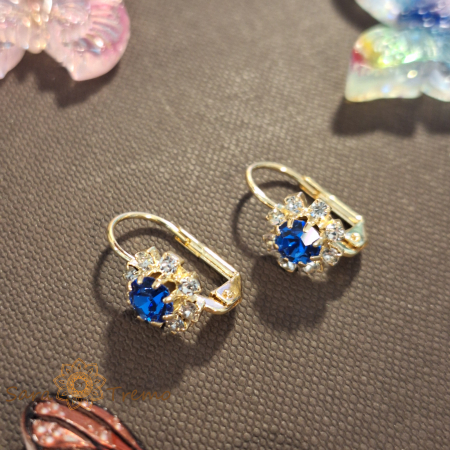 Bijuterii placate cu aur - Cercei clasici placați cu aur – decor floare cu cristal zirconia indigo în centru