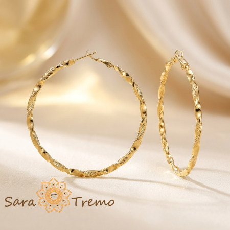 Bijuterii placate cu aur - Cercei Calista – cercei rotunzi mari cu design torsadat și gravat, placaj triplu cu aur 14K, 6 cm