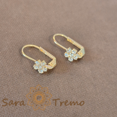 Cercei - Cercei delicați tip floare cu cristale zirconia albe