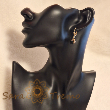 Cercei placati cu aur 18K, cristale zirconia verde inchis + albe în formă de floare [2]